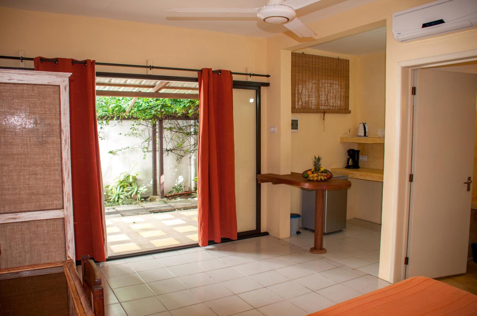 Chantauvent Guest House Blue Bay Pokoj fotografie